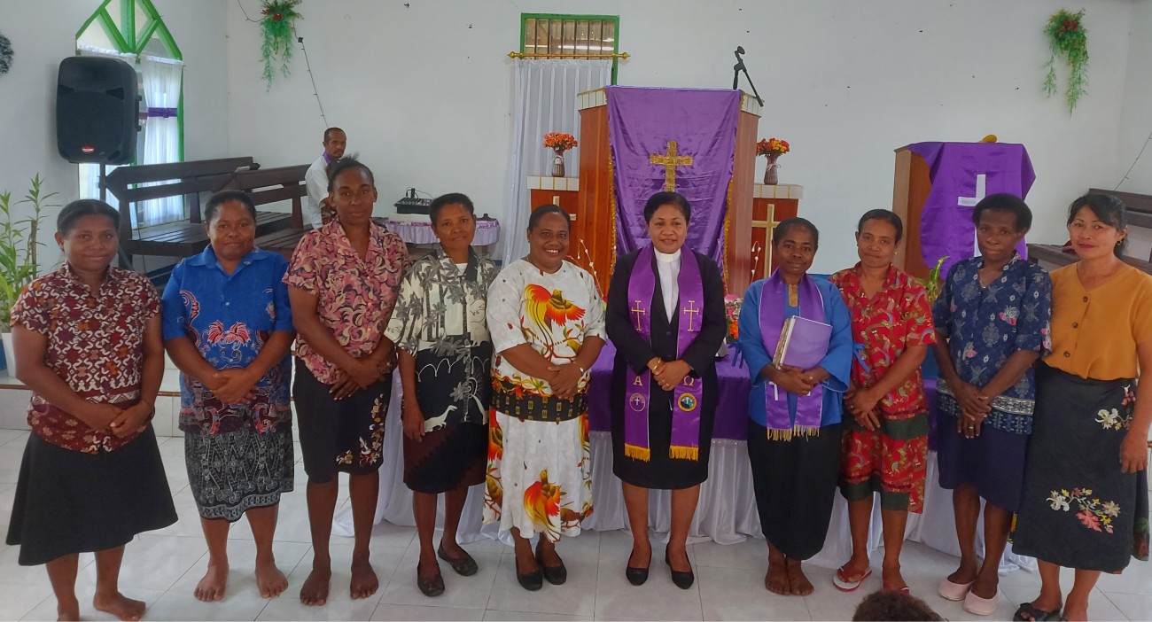 IBADAH PERDANA PAC PWKI WINDESi NIKIWAR WAMESA ROSWAR JADI MOMEN AWAL PENGUATAN IMAN DAN PELAYANAN